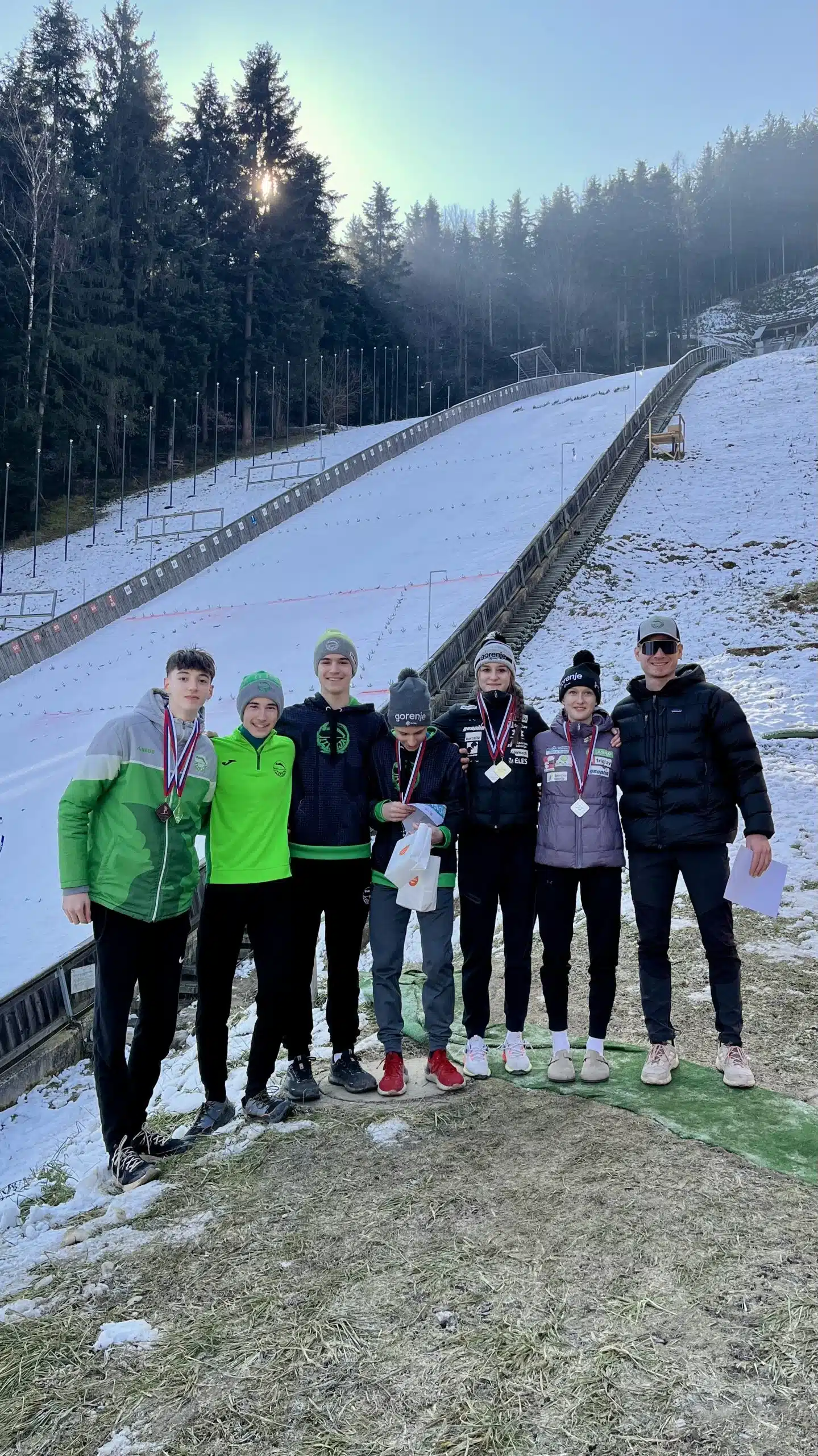 Dve zlati, dve srebrni in dve bronasti medalji z mladinskih državcev ter nove točke z ameriškega COC-ja