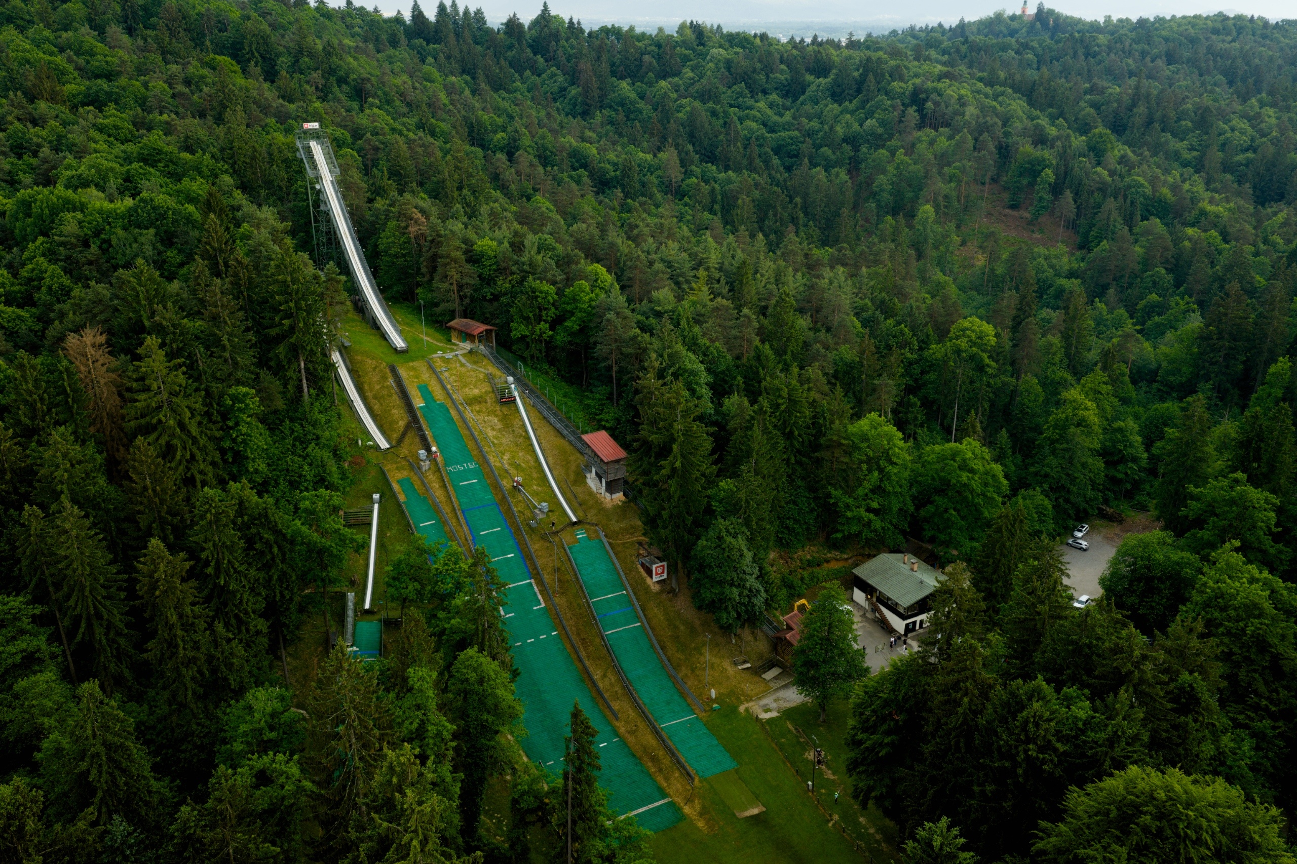 Mostec dron